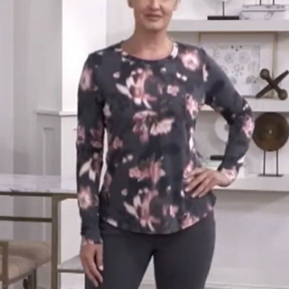 zuda Pullover Curved Hem Top - Picture 1 of 4